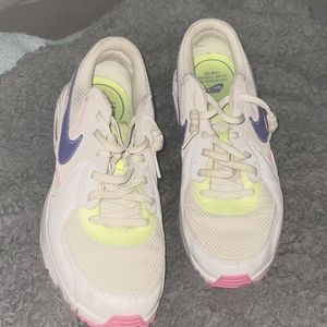 8.5 women's Nike air max
